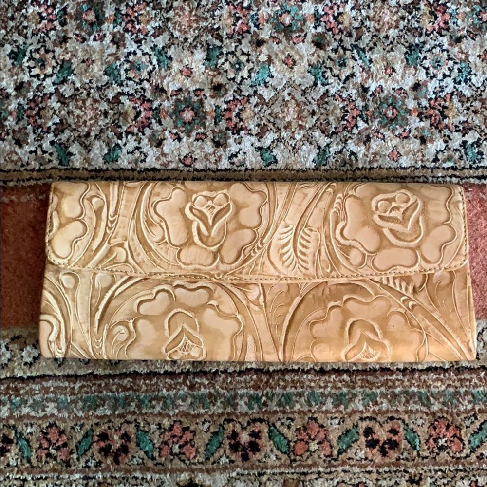 Adrienne Vittadini Envelope leather clutch